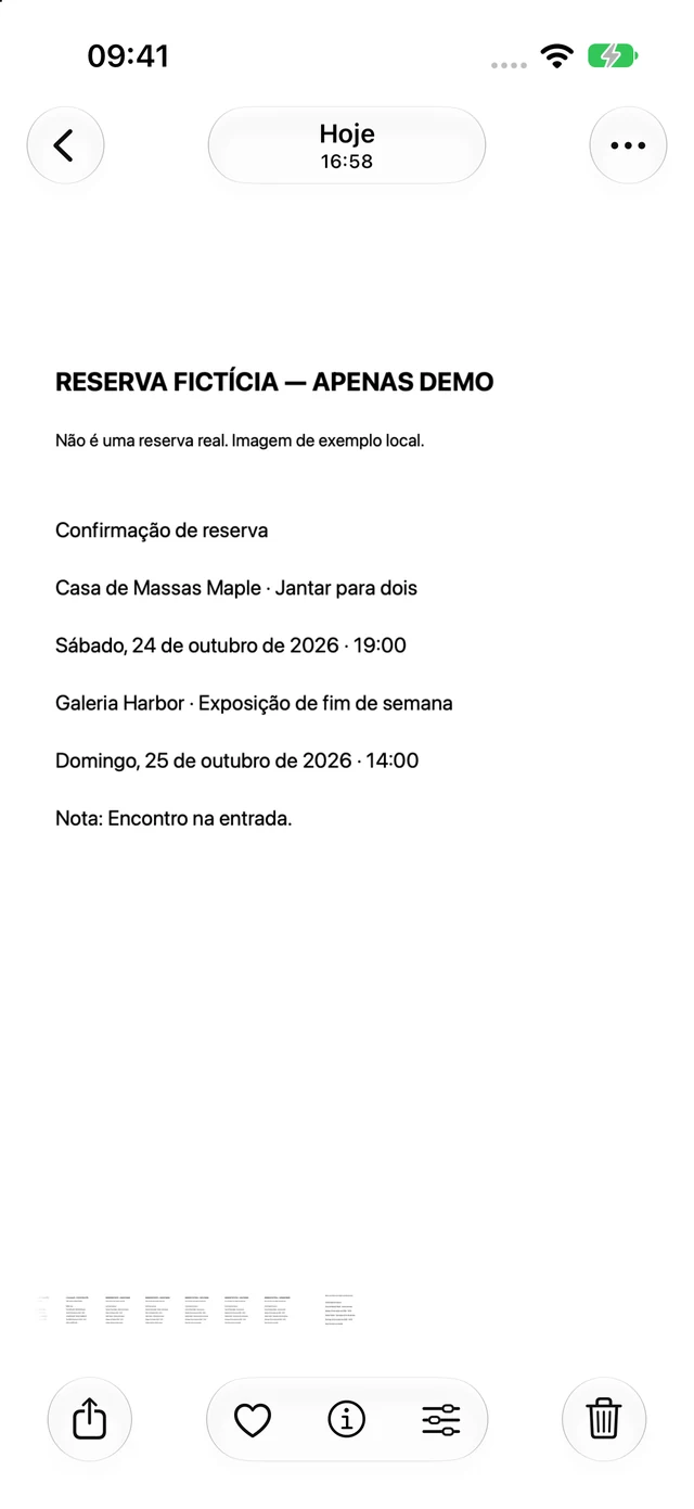 Documento de confirmação de reserva aberto no app Fotos com o botão de compartilhar visível